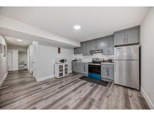 32 Saddlecrest Link Ne, Calgary, AB - Indoor Photo Showing Kitchen