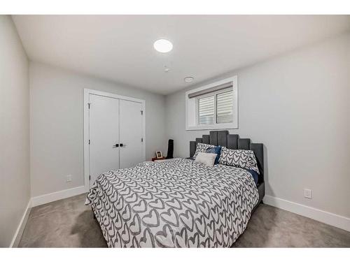 32 Saddlecrest Link Ne, Calgary, AB - Indoor Photo Showing Bedroom