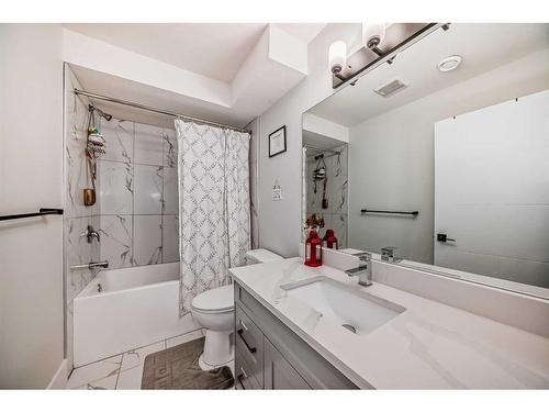 32 Saddlecrest Link Ne, Calgary, AB - Indoor Photo Showing Bathroom