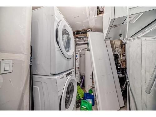 32 Saddlecrest Link Ne, Calgary, AB - Indoor Photo Showing Laundry Room