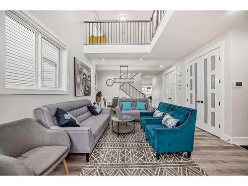 32 Saddlecrest Link Ne, Calgary, AB - Indoor Photo Showing Living Room