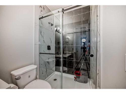 32 Saddlecrest Link Ne, Calgary, AB - Indoor Photo Showing Bathroom