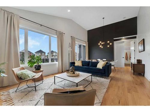 198 Bayview Circle, Airdrie, AB - Indoor Photo Showing Living Room