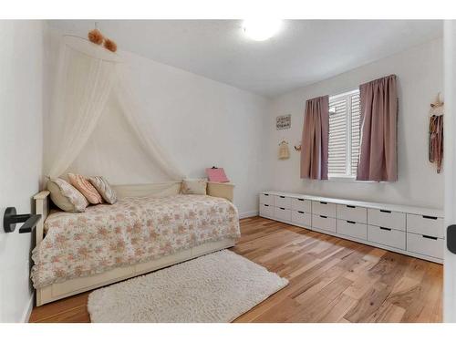 198 Bayview Circle, Airdrie, AB - Indoor Photo Showing Bedroom