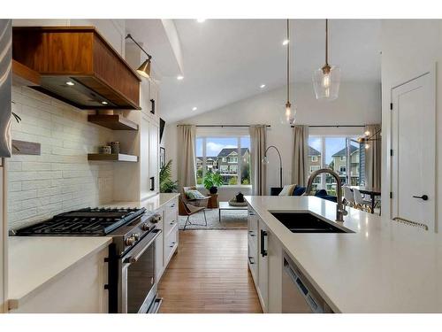 198 Bayview Circle, Airdrie, AB - Indoor Photo Showing Kitchen With Double Sink With Upgraded Kitchen