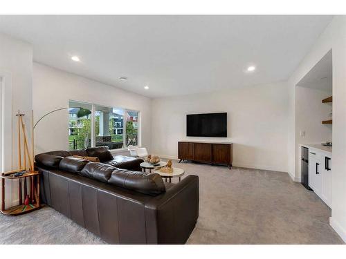 198 Bayview Circle, Airdrie, AB - Indoor Photo Showing Living Room