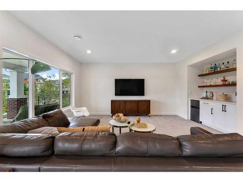 198 Bayview Circle, Airdrie, AB - Indoor Photo Showing Living Room