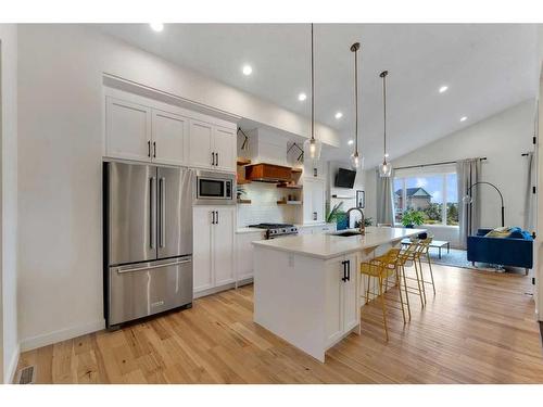 198 Bayview Circle, Airdrie, AB - Indoor Photo Showing Kitchen With Upgraded Kitchen