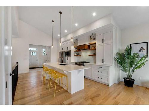 198 Bayview Circle, Airdrie, AB - Indoor Photo Showing Kitchen With Upgraded Kitchen