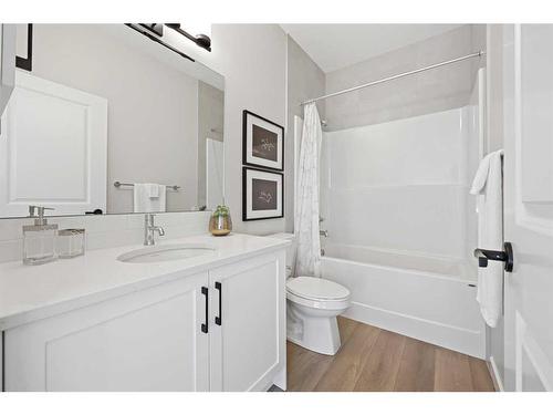 354 Baywater Common Sw, Airdrie, AB - Indoor Photo Showing Bathroom