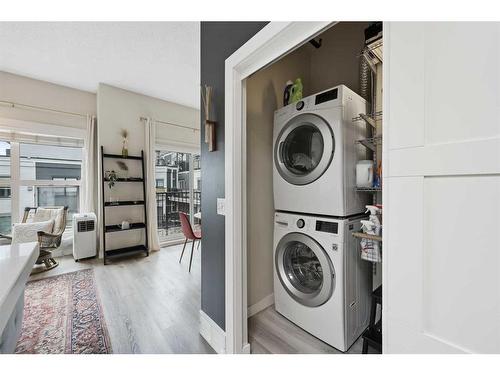 32-605 15 Avenue Sw, Calgary, AB - Indoor Photo Showing Laundry Room