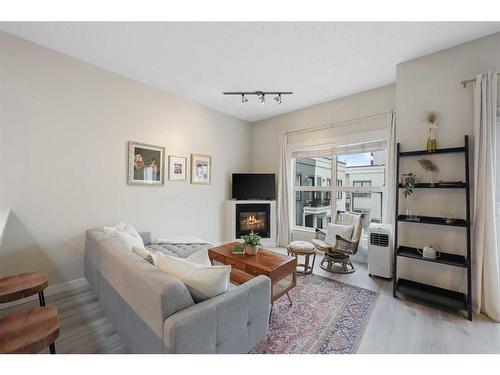 32-605 15 Avenue Sw, Calgary, AB - Indoor Photo Showing Living Room With Fireplace