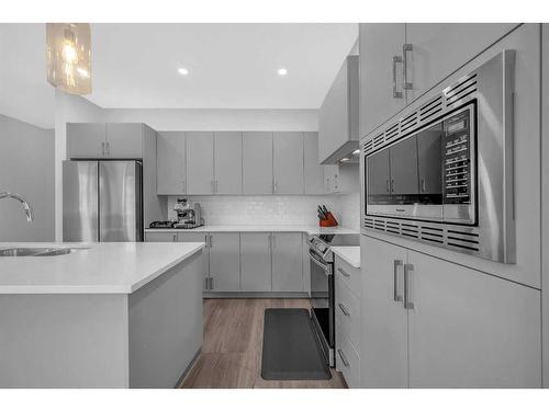 704 South Point Heath Sw, Airdrie, AB - Indoor Photo Showing Kitchen With Stainless Steel Kitchen With Upgraded Kitchen