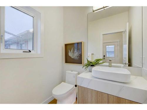 2827 Cochrane Road Nw, Calgary, AB - Indoor Photo Showing Bathroom