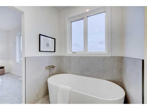 2827 Cochrane Road Nw, Calgary, AB - Indoor Photo Showing Bathroom