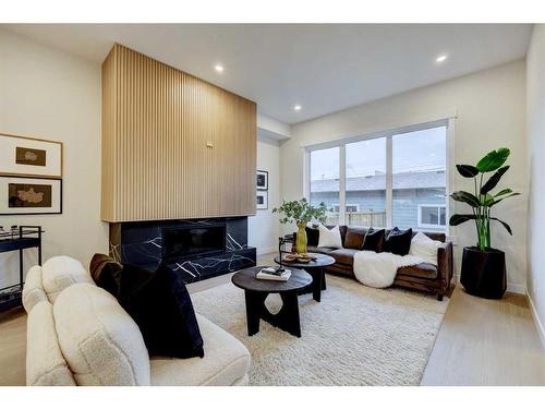 2827 Cochrane Road Nw, Calgary, AB - Indoor Photo Showing Living Room