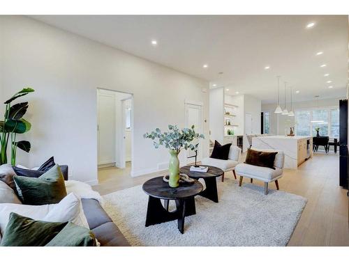 2827 Cochrane Road Nw, Calgary, AB - Indoor Photo Showing Living Room