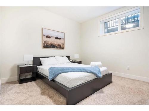 2433 30 Street Sw, Calgary, AB - Indoor Photo Showing Bedroom