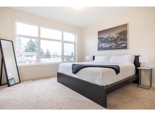 2433 30 Street Sw, Calgary, AB - Indoor Photo Showing Bedroom