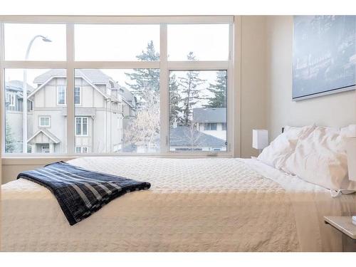 2433 30 Street Sw, Calgary, AB - Indoor Photo Showing Bedroom