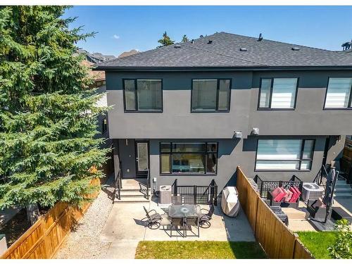 2433 30 Street Sw, Calgary, AB - Outdoor