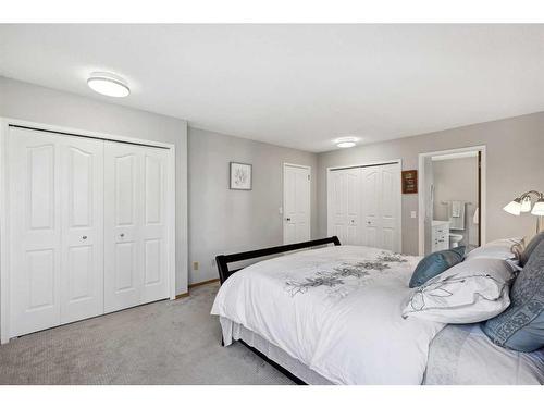 5994 Signal Ridge Heights Sw, Calgary, AB - Indoor Photo Showing Bedroom