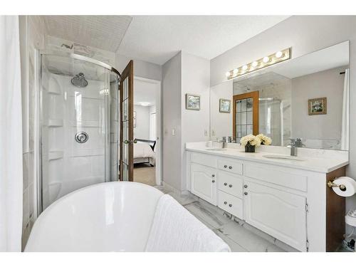 5994 Signal Ridge Heights Sw, Calgary, AB - Indoor Photo Showing Bathroom