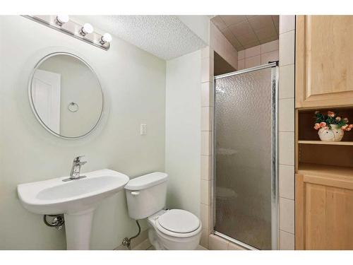 5994 Signal Ridge Heights Sw, Calgary, AB - Indoor Photo Showing Bathroom