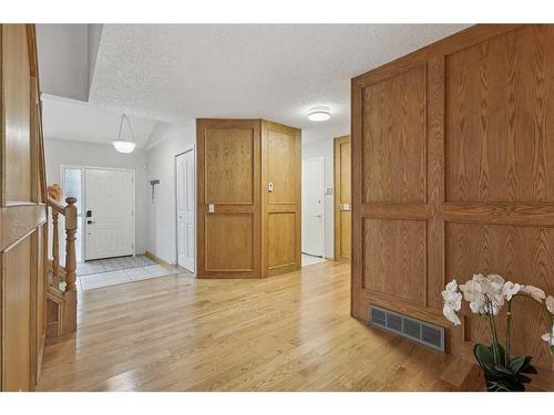 5994 Signal Ridge Heights Sw, Calgary, AB - Indoor Photo Showing Other Room