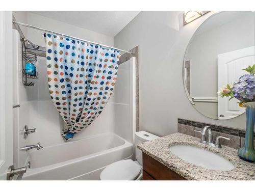 318 Mahogany Manor Se, Calgary, AB - Indoor Photo Showing Bathroom