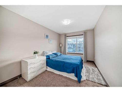 118 Bayview Street Sw, Airdrie, AB - Indoor Photo Showing Bedroom