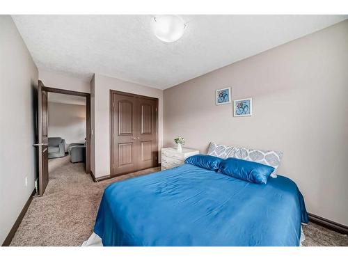 118 Bayview Street Sw, Airdrie, AB - Indoor Photo Showing Bedroom