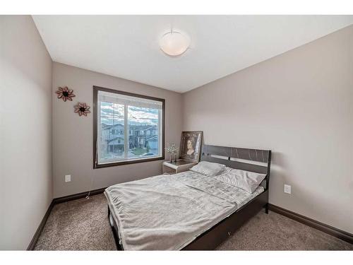 118 Bayview Street Sw, Airdrie, AB - Indoor Photo Showing Bedroom