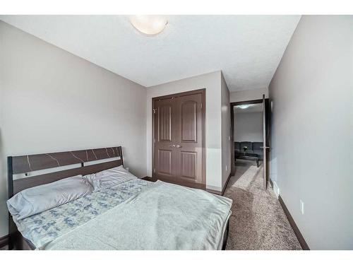 118 Bayview Street Sw, Airdrie, AB - Indoor Photo Showing Bedroom