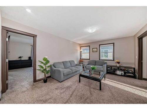 118 Bayview Street Sw, Airdrie, AB - Indoor Photo Showing Living Room