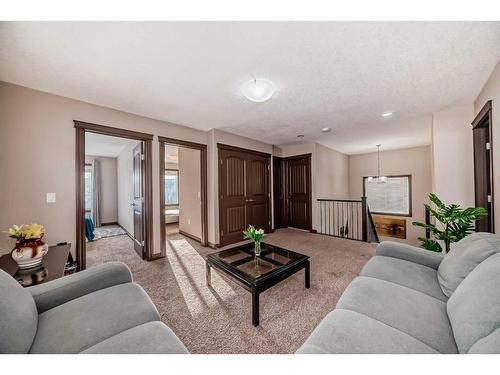 118 Bayview Street Sw, Airdrie, AB - Indoor Photo Showing Living Room