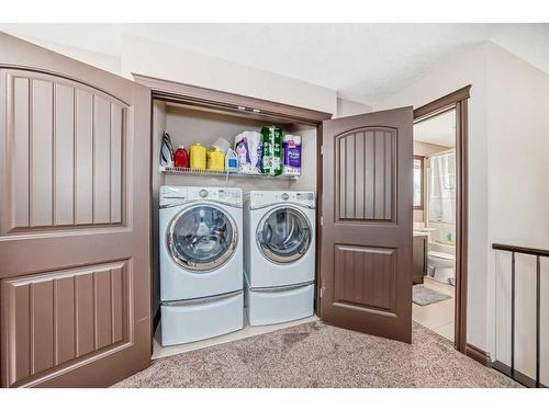 118 Bayview Street Sw, Airdrie, AB - Indoor Photo Showing Laundry Room