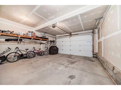 118 Bayview Street Sw, Airdrie, AB - Indoor Photo Showing Garage