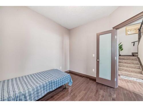 118 Bayview Street Sw, Airdrie, AB - Indoor Photo Showing Bedroom