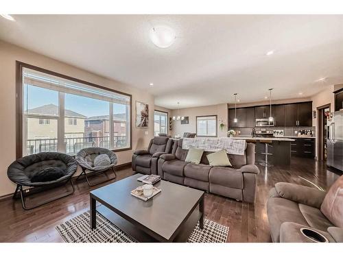 118 Bayview Street Sw, Airdrie, AB - Indoor Photo Showing Living Room