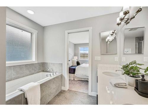 1378 Bayview Crescent Sw, Airdrie, AB - Indoor Photo Showing Bathroom