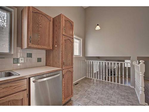 135 Erin Meadow Green Se, Calgary, AB - Indoor Photo Showing Kitchen