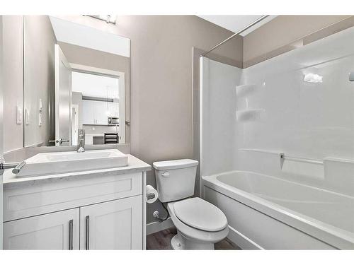 115-40 Walgrove Walk Se, Calgary, AB - Indoor Photo Showing Bathroom