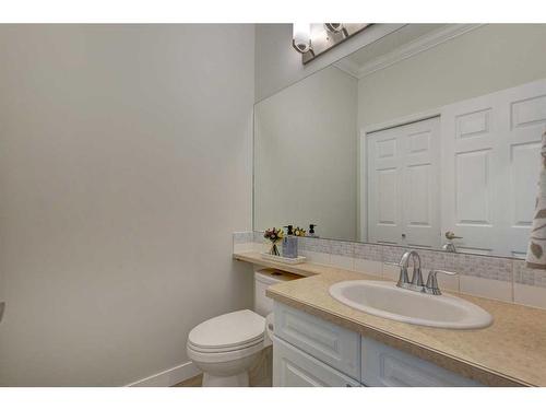 18 Promenade Way Se, Calgary, AB - Indoor Photo Showing Bathroom