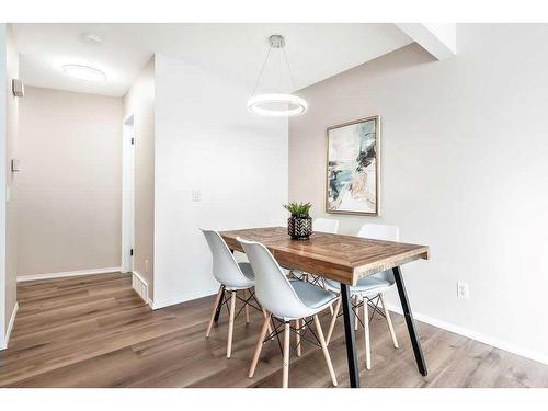 124 Everstone Place Sw, Calgary, AB - Indoor Photo Showing Dining Room