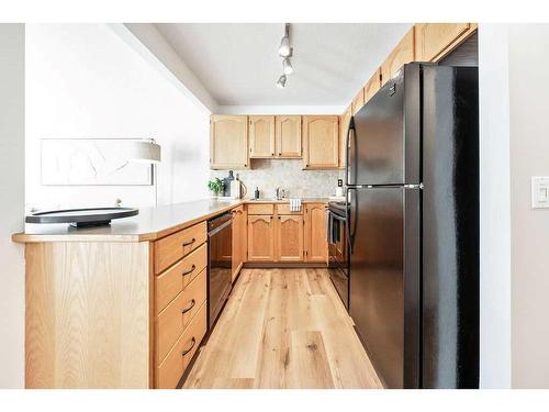 124 Everstone Place Sw, Calgary, AB - Indoor Photo Showing Kitchen