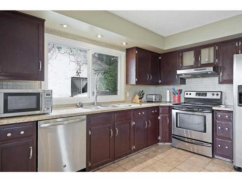 491 78 Avenue Ne, Calgary, AB - Indoor Photo Showing Kitchen