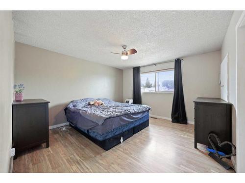 491 78 Avenue Ne, Calgary, AB - Indoor Photo Showing Bedroom