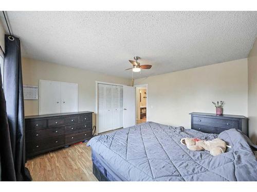 491 78 Avenue Ne, Calgary, AB - Indoor Photo Showing Bedroom