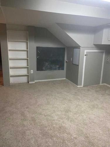 491 78 Avenue Ne, Calgary, AB - Indoor Photo Showing Other Room